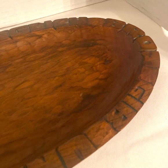 COPY - Vintage hand carved wooden German round bread board or serving bowl. - Picture 5 of 9